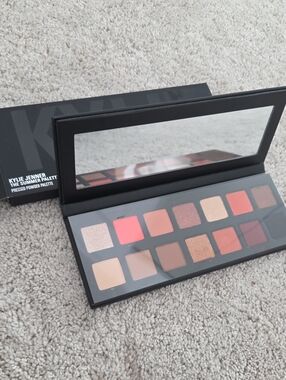 Kylie Jenner The Summer Palette - Warm Pink & Neutral Eyeshadow Set NIB